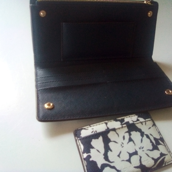 Michael Kors large wallet and card case holder - Picture 7 of 9